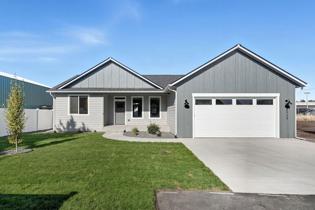Photo of 12117 E Sharp Ln, Spokane Valley, WA 99206 (MLS # 202525543)