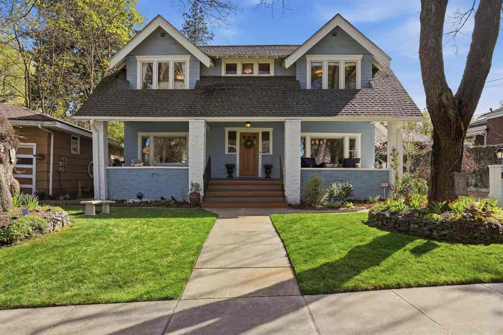 Photo of 712 E 19TH Ave, Spokane, WA 99203 (MLS # 202622845)
