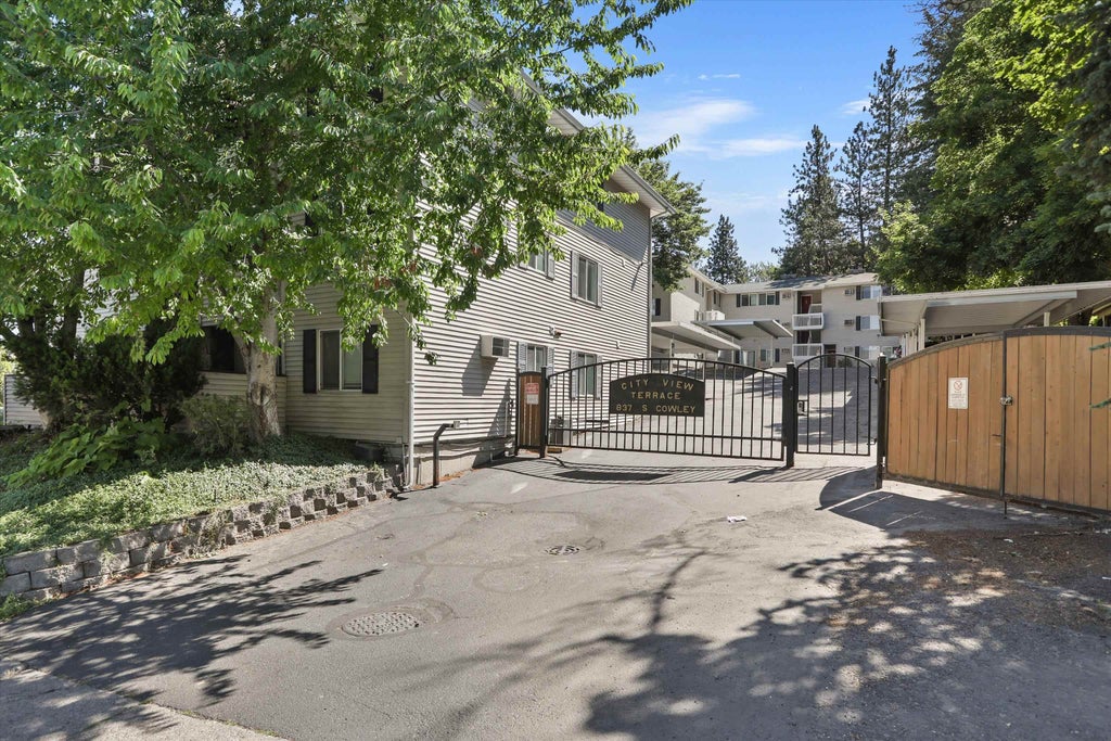 Photo of 837 S Cowley St, Spokane, WA 99202 (MLS # 202619824)