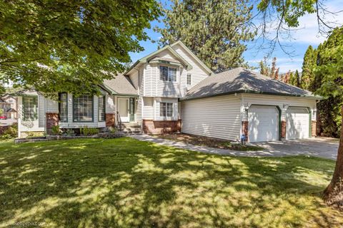 Photo of 1107 E Chantel Dr, Spokane, WA 99218 (MLS # 202525168)