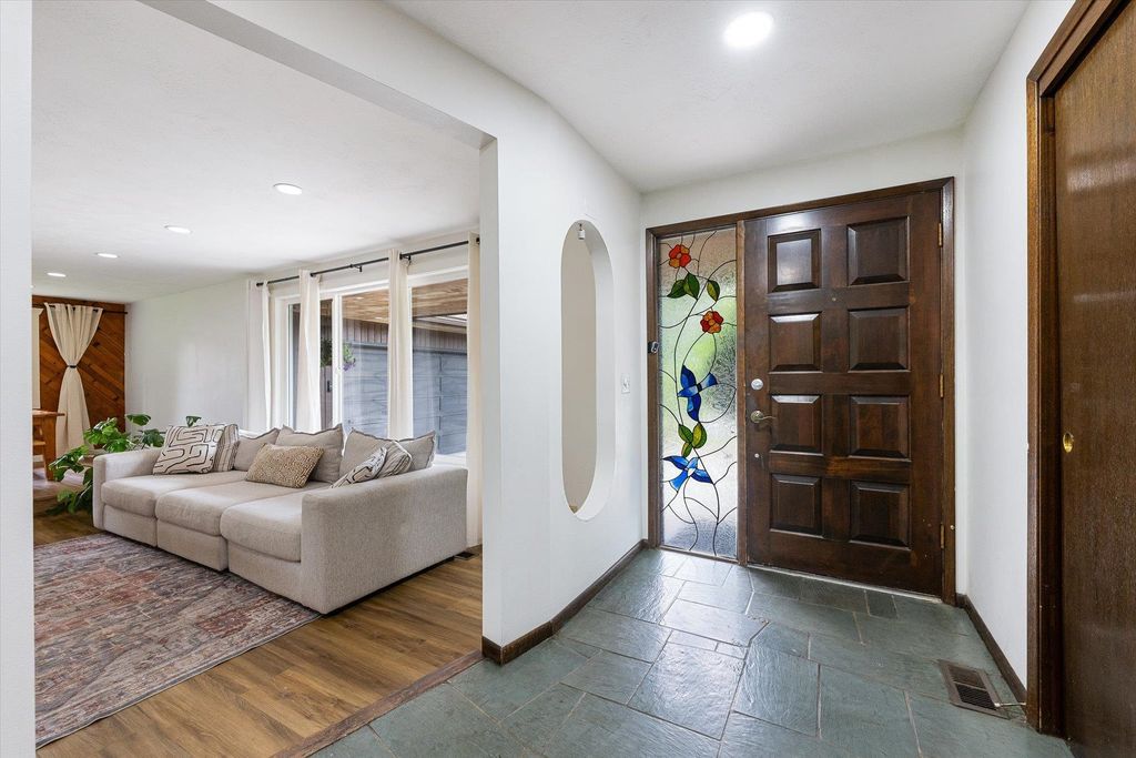 Photo of 6113 S Crestline St, Spokane, WA 99223 (MLS # 202617589)
