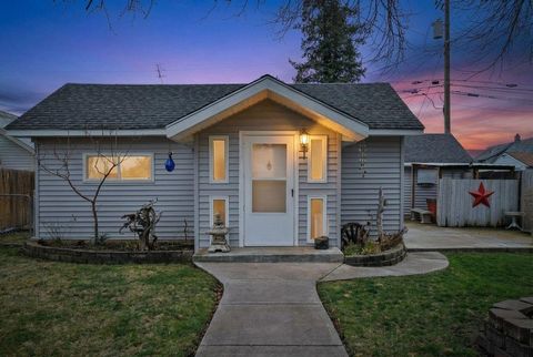 Photo of 4118 N Madison St, Spokane, WA 99205 (MLS # 202613727)