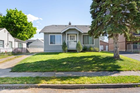 Photo of 3828 E 26th Ave, Spokane, WA 99223 (MLS # 202616847)