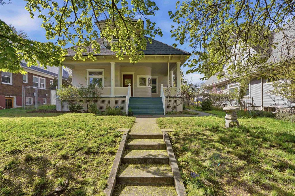 Photo of 1613 W 11th Ave, Spokane, WA 99204 (MLS # 202616289)