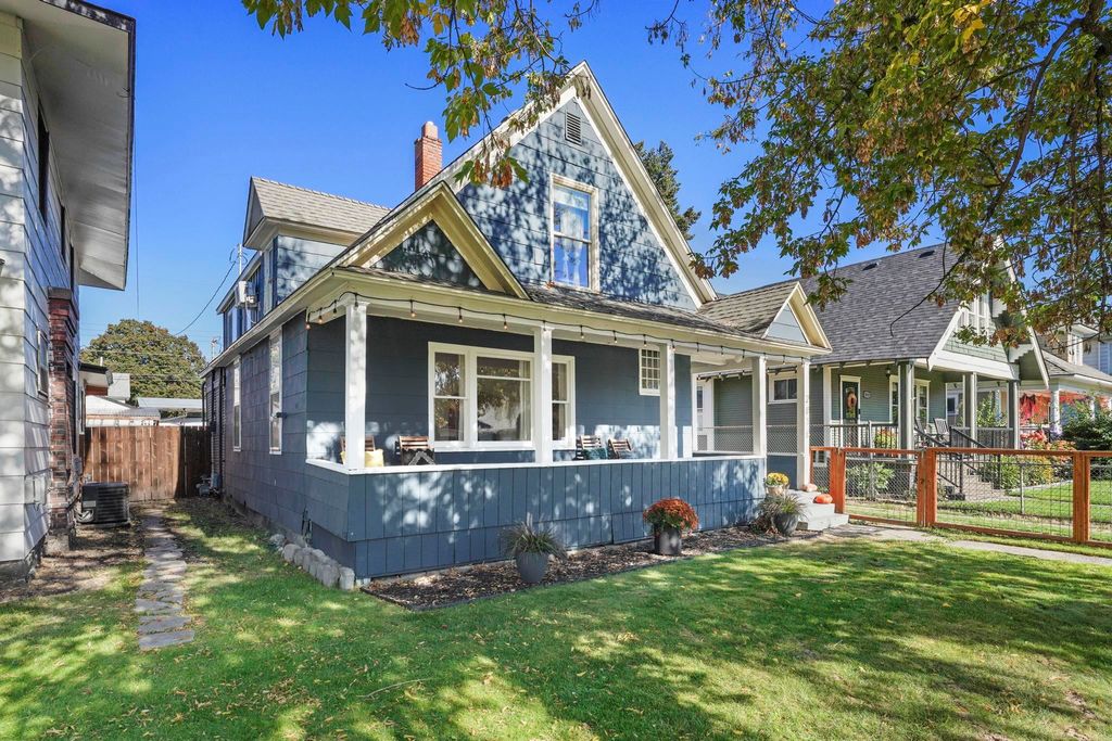Photo of 2816 W Boone Ave, Spokane, WA 99201 (MLS # 202525542)
