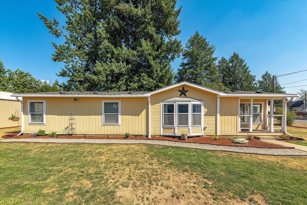 Photo of 104 N Stevens Ave, Deer Park, WA 99006 (MLS # 202620150)