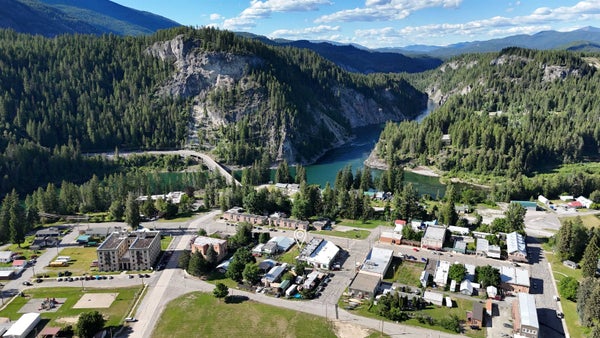 102 E 5TH AVE, METALINE FALLS, WA 99153 - Image f2f8c9ec9cf434bc550b2d1652bb2df6/556198164