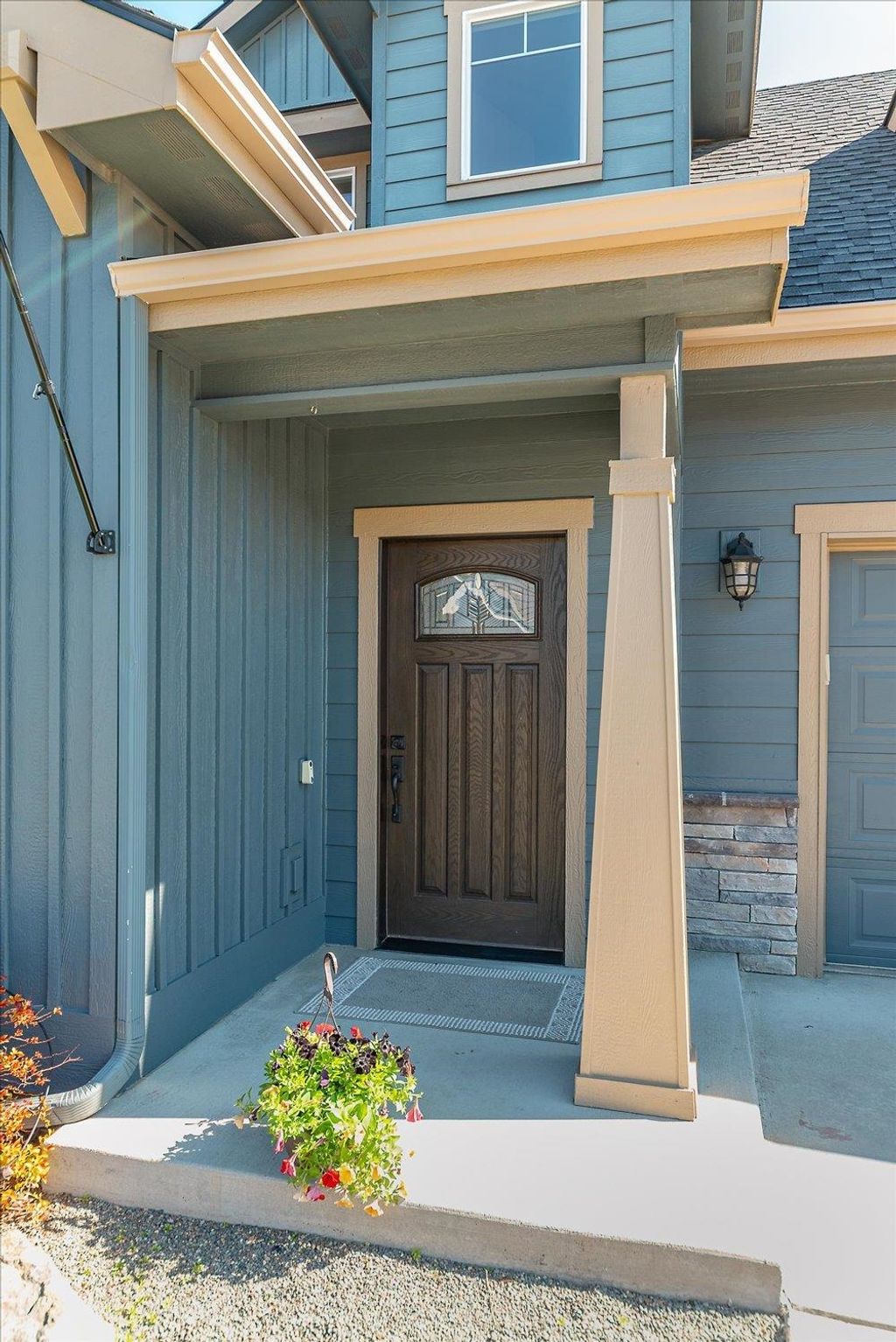 Photo of 5611 S Ravencrest Dr, Spokane, WA 99224 (MLS # 202615846)