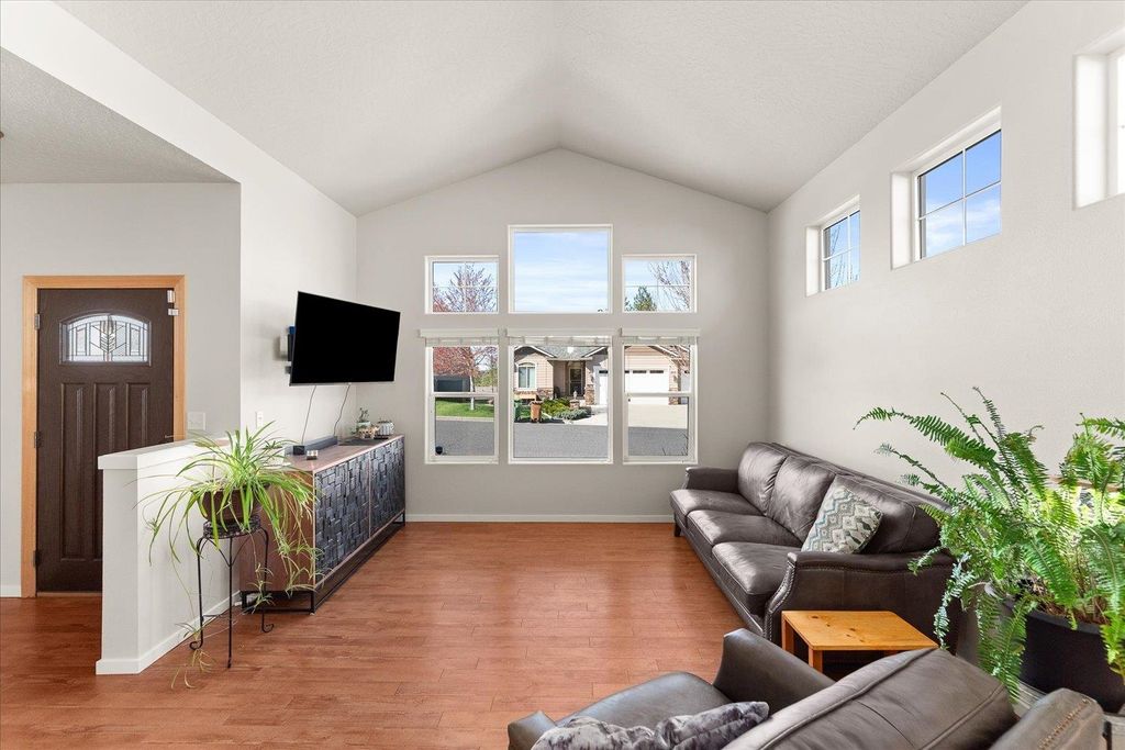 Photo of 5611 S Ravencrest Dr, Spokane, WA 99224 (MLS # 202615846)