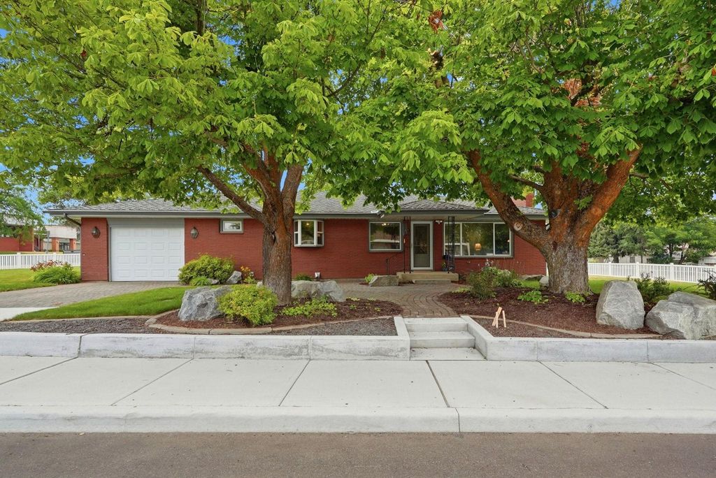 Photo of 305 E Barker St, Medical Lake, WA 99022 (MLS # 202621276)