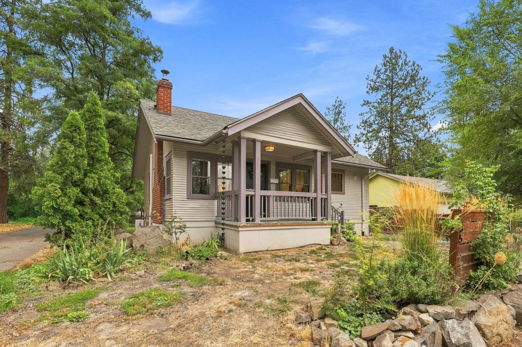 Photo of 35 E 29th Ave, Spokane, WA 99203 (MLS # 202623629)