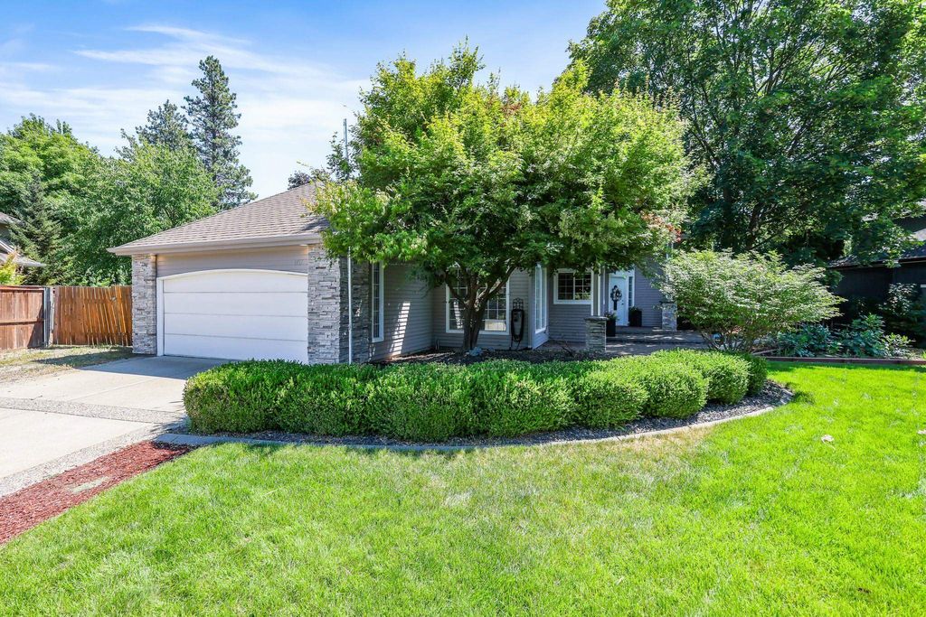 Photo of 4917 S Julia St, Spokane, WA 99223 (MLS # 202525573)