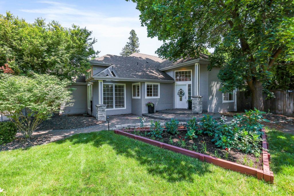 Photo of 4917 S Julia St, Spokane, WA 99223 (MLS # 202525573)