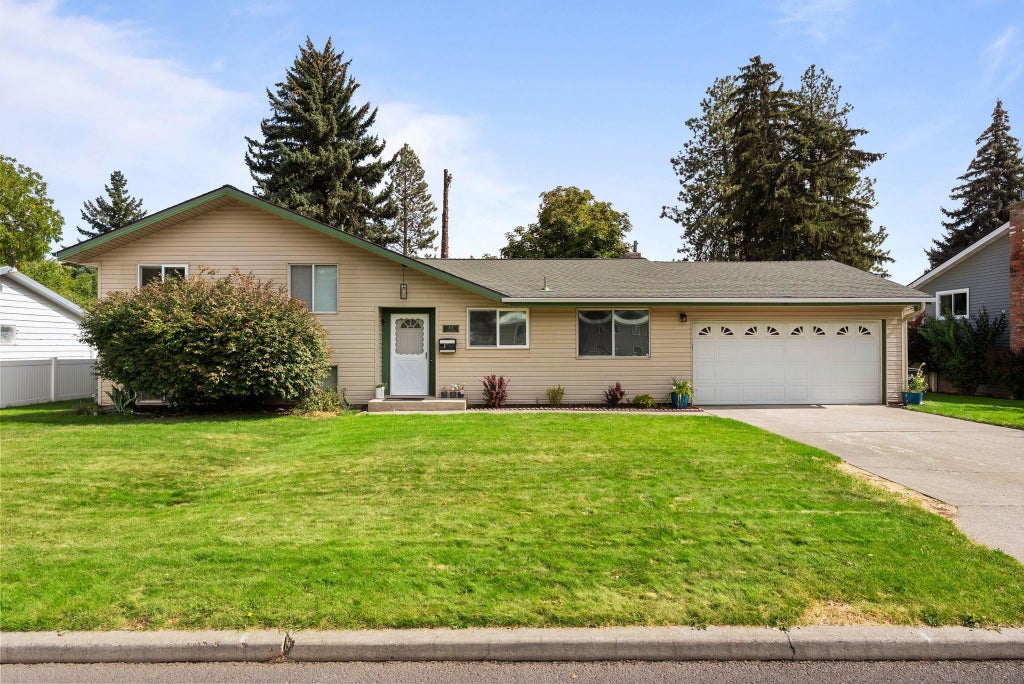 Photo of 413 N 3rd St, Cheney, WA 99004 (MLS # 202624392)