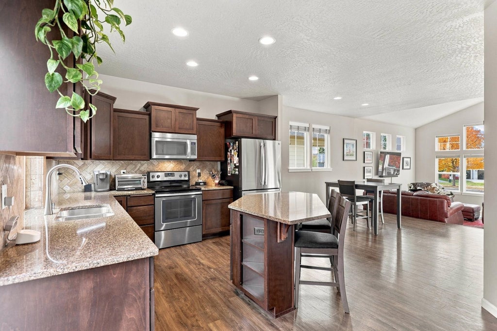 Photo of 9206 N Rosebury Ln, Spokane, WA 99208 (MLS # 202626028)
