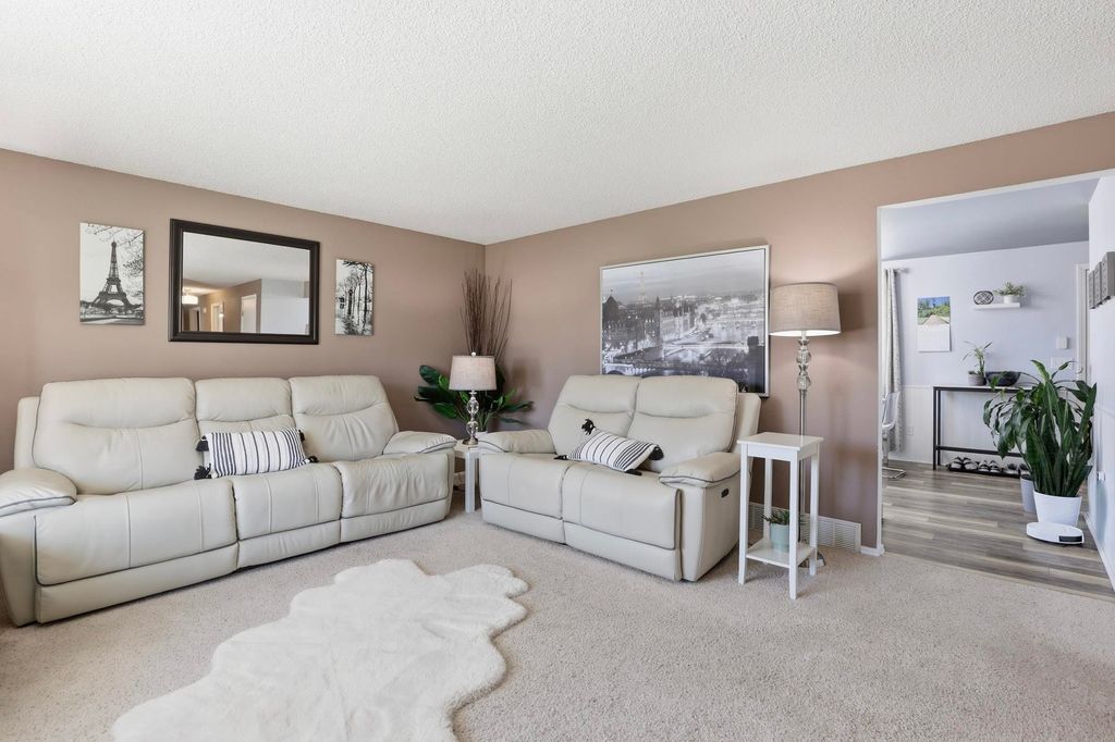 Photo of 613 N Main St, Deer Park, WA 99006 (MLS # 202614736)