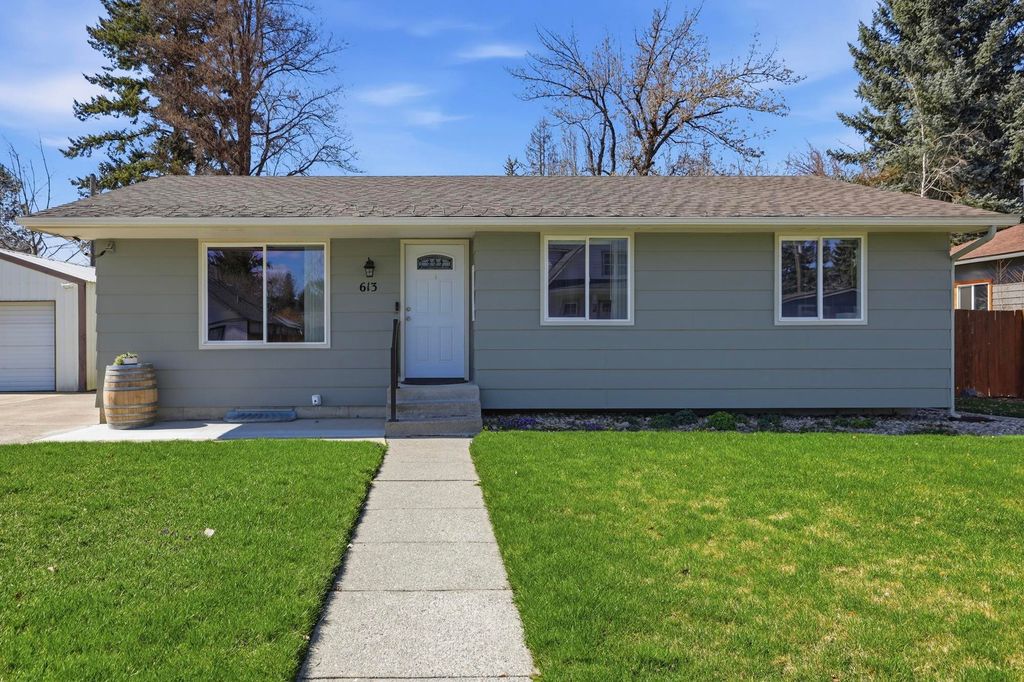 Photo of 613 N Main St, Deer Park, WA 99006 (MLS # 202614736)