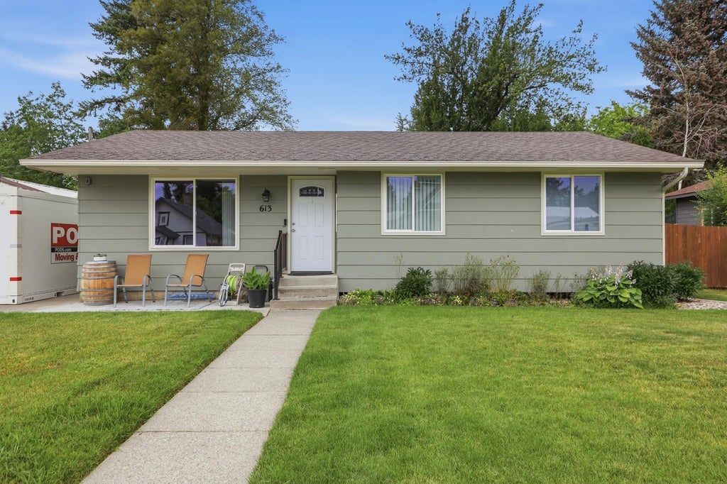 Photo of 613 N Main St, Deer Park, WA 99006 (MLS # 202614736)