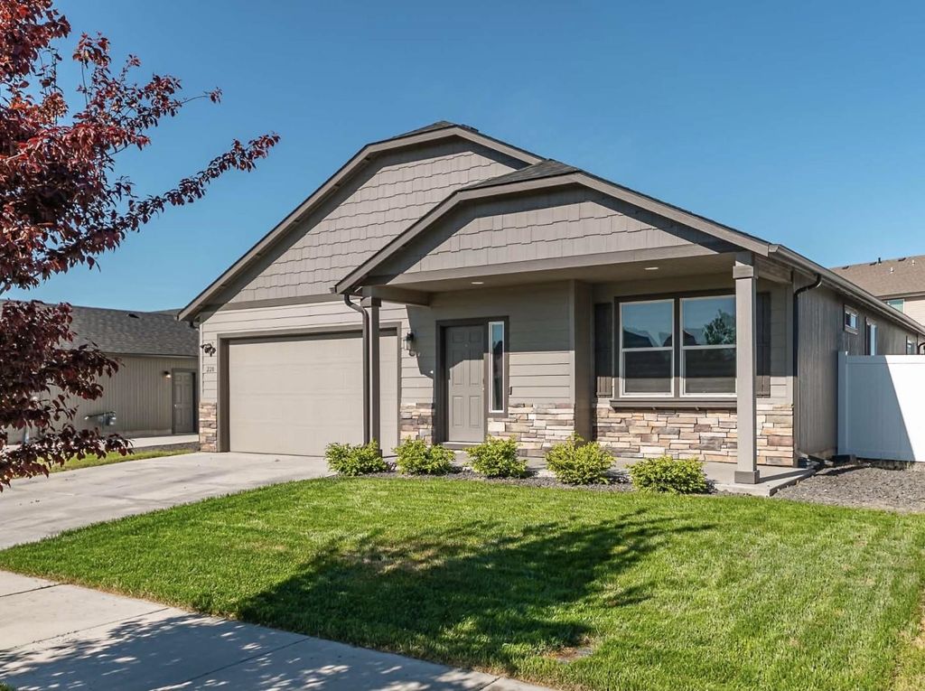 Photo of 220 S Lawson St, Airway Heights, WA 99001 (MLS # 202617593)