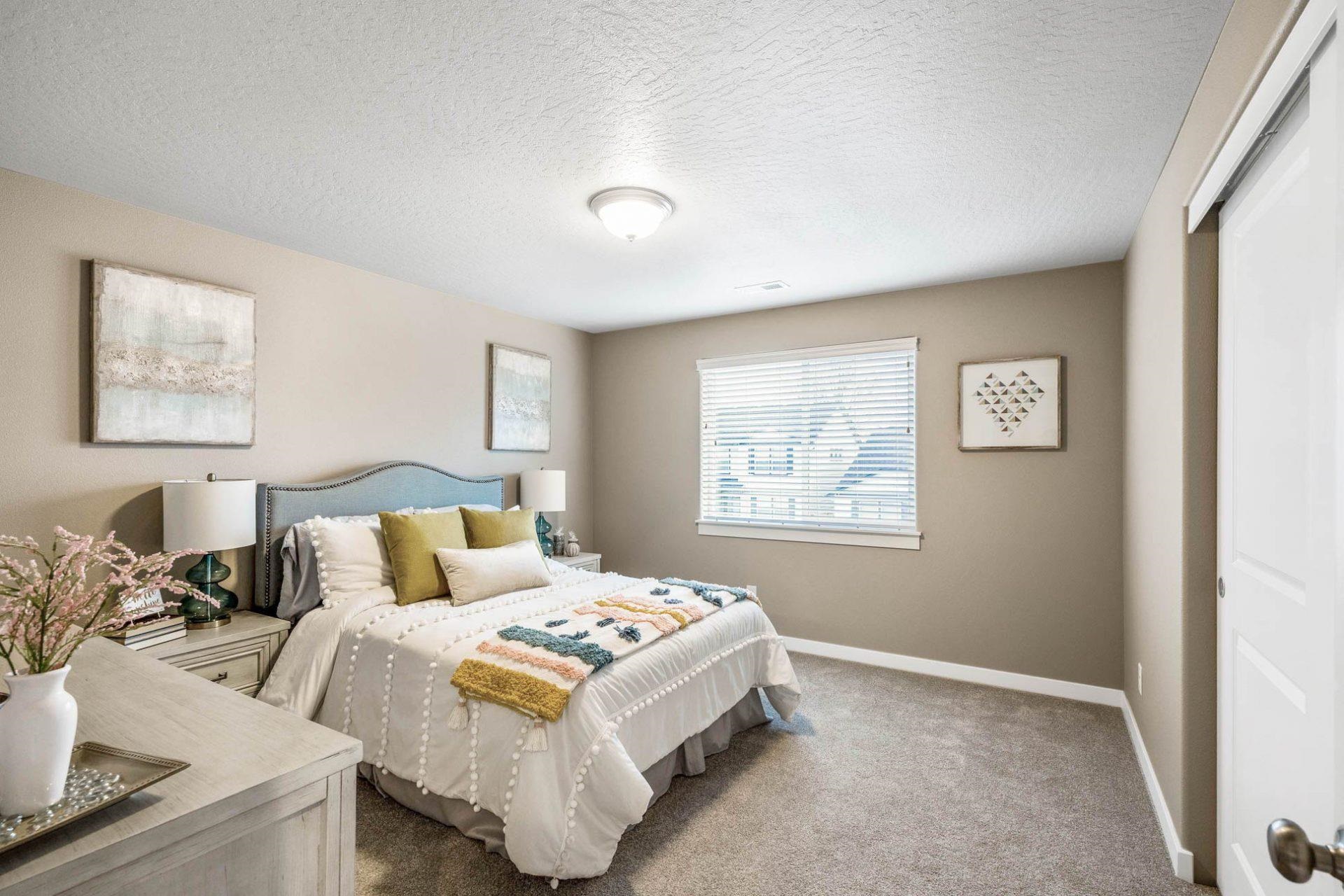 Photo 19 of 23 of 5621 N Rees Ln house