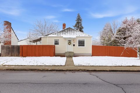 Photo of 5427 N Whitehouse St, Spokane, WA 99205 (MLS # 202612510)