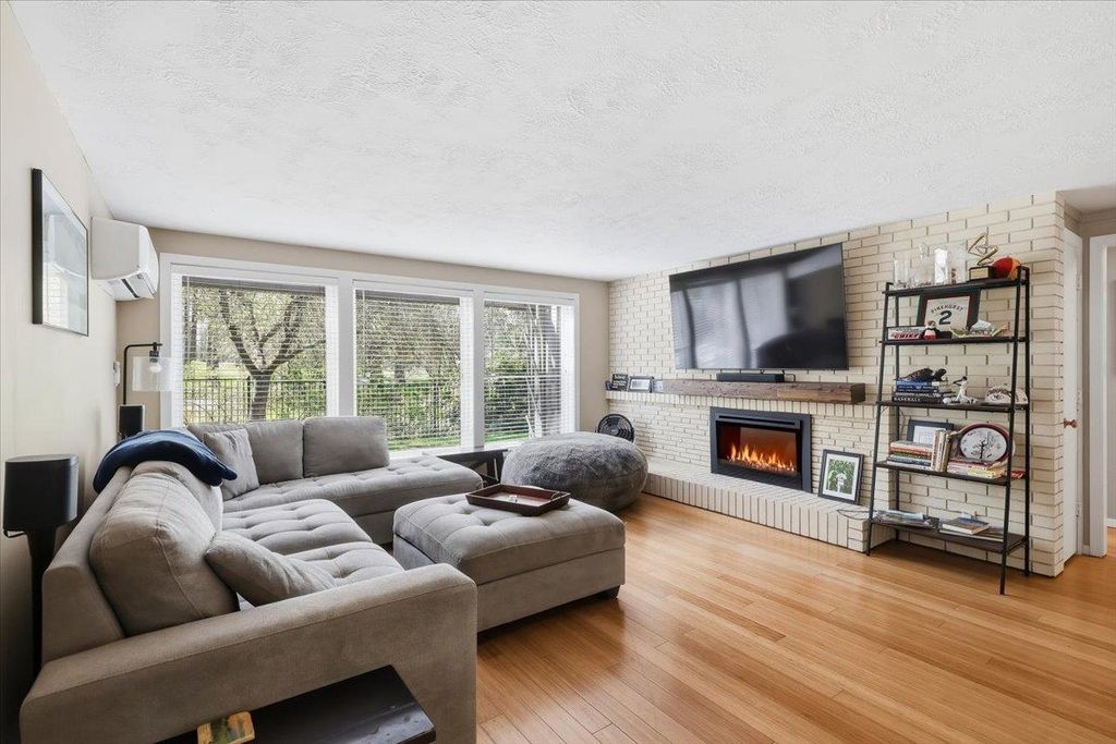 Photo of 4328 S Perry St, Spokane, WA 99203 (MLS # 202615767)