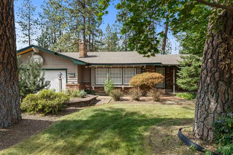 Photo of 912 W Bellwood Dr, Spokane, WA 99218 (MLS # 202614460)