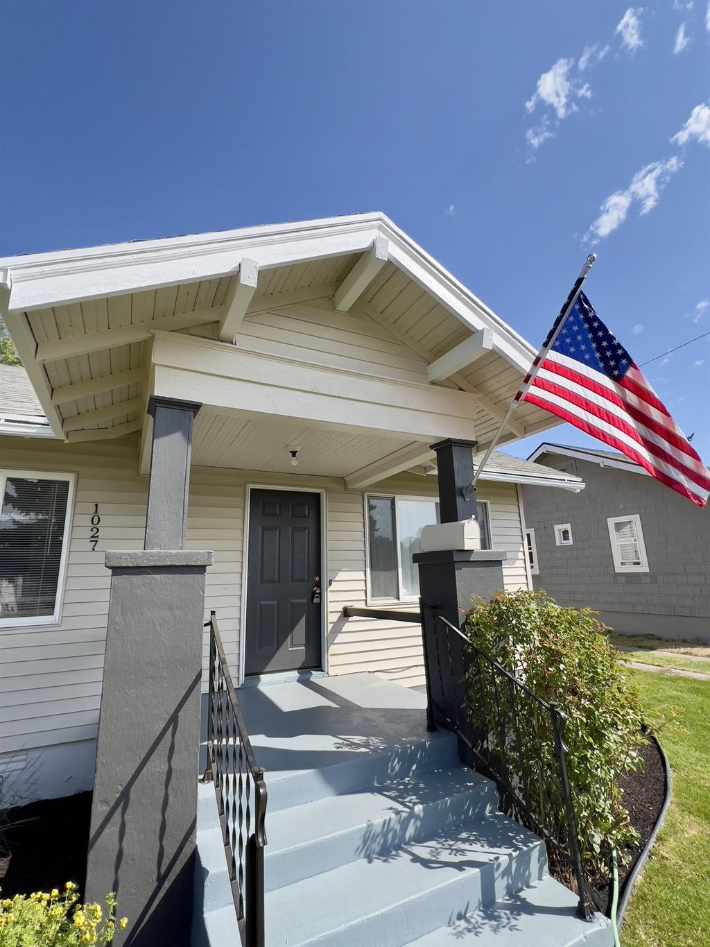 Photo of 1027 E Courtland Ave, Spokane, WA 99207 (MLS # 202615880)