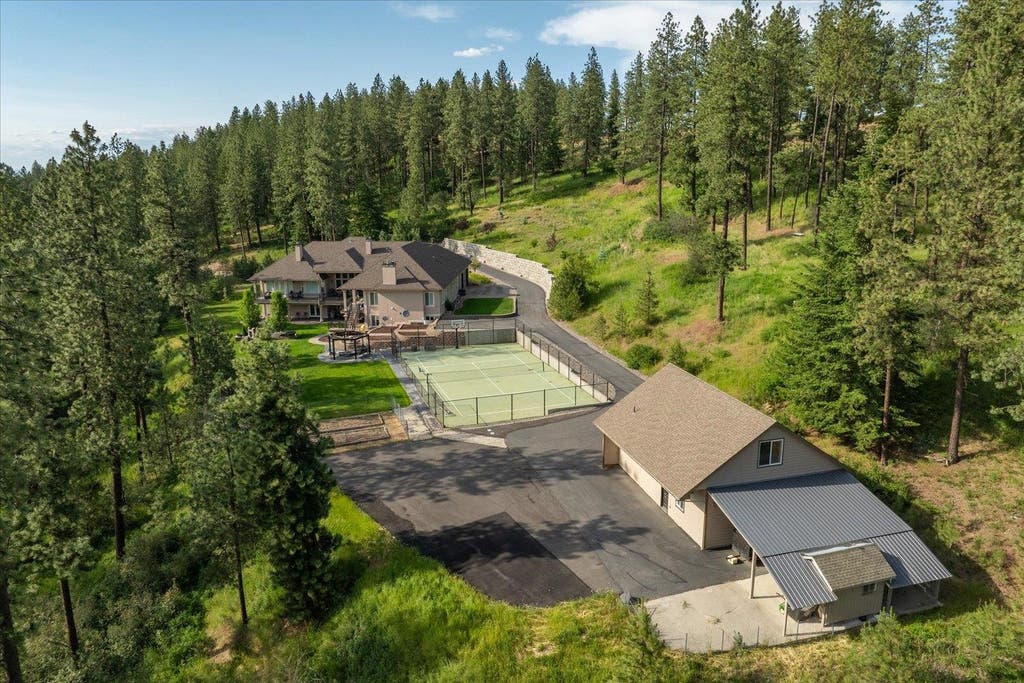 Photo of 8720 N Bruce Rd, Spokane, WA 99217 (MLS # 202623012)