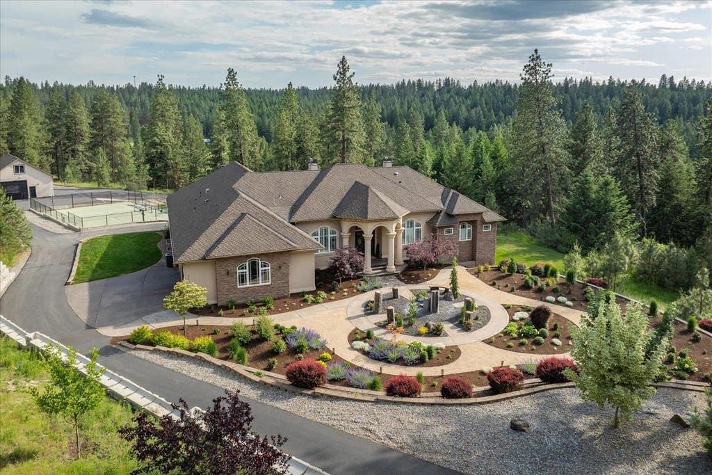 Photo of 8720 N Bruce Rd, Spokane, WA 99217 (MLS # 202623012)