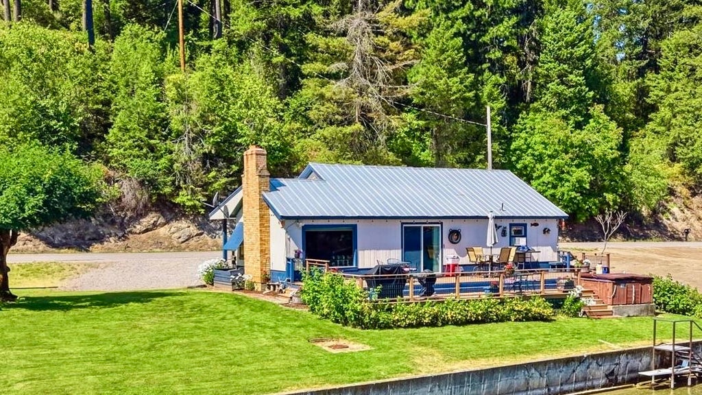 Photo of 46273 Larson Beach Rd, Loon Lake, WA 99148 (MLS # 202621200)