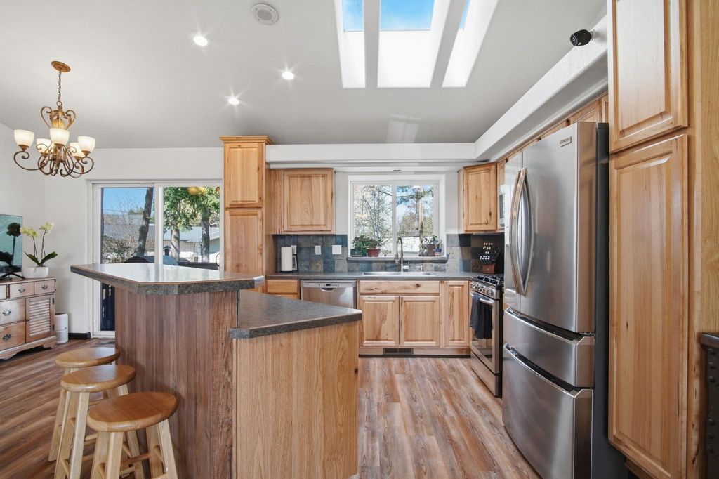 Photo of 605 S Stanley Ct, Medical Lake, WA 99022 (MLS # 202615876)