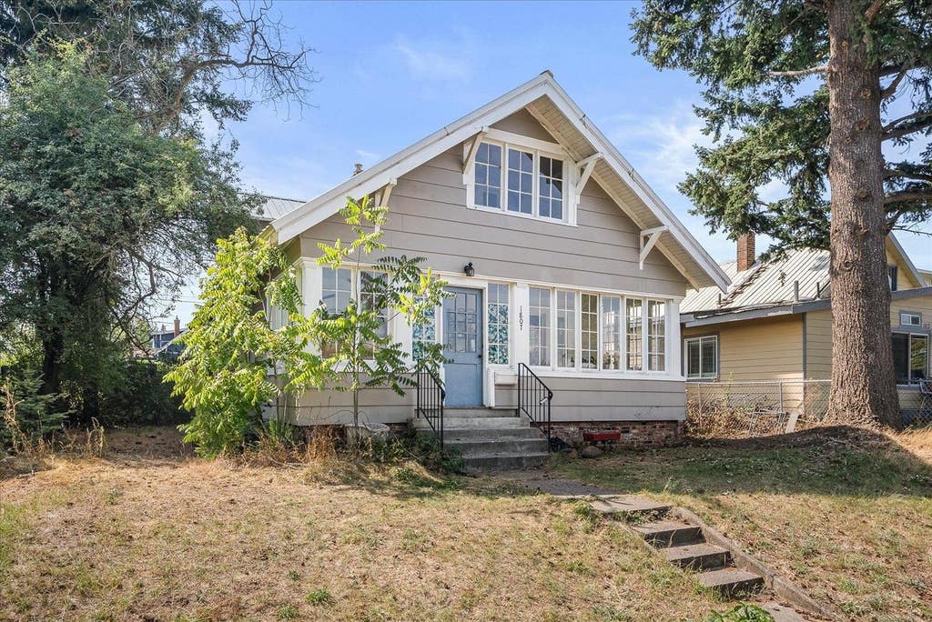 Photo of 1807 W Chelan Ave, Spokane, WA 99205 (MLS # 202623011)