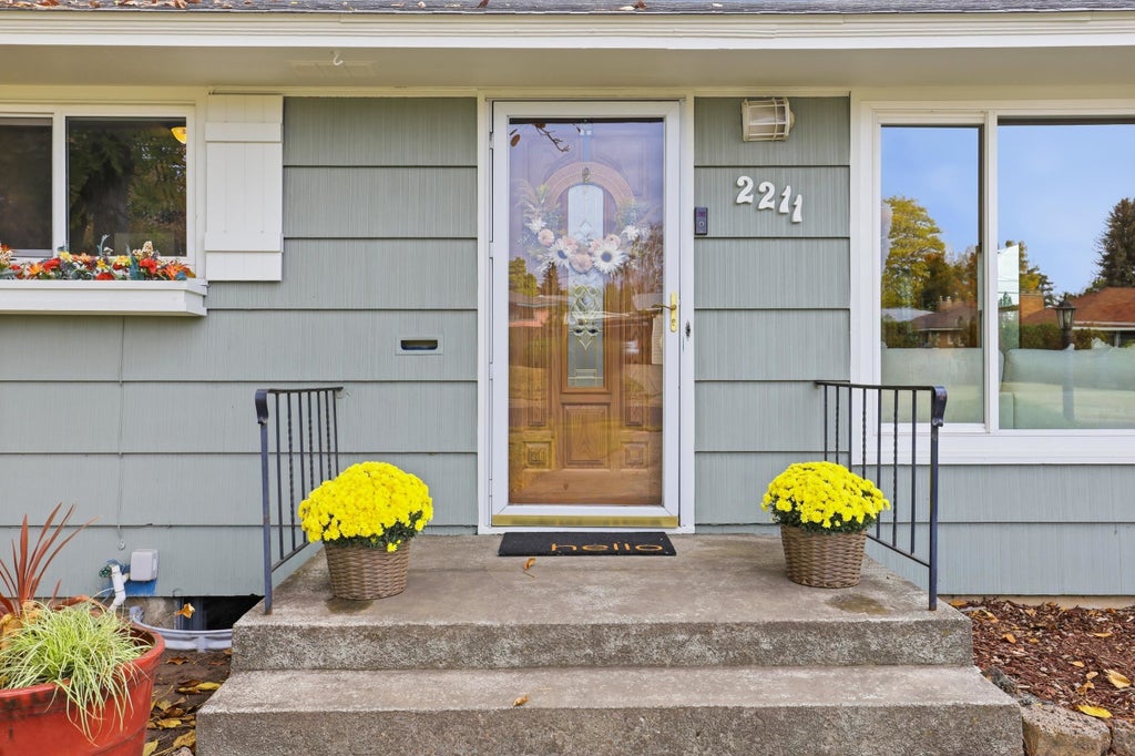 Photo of 2211 W Walton Ave, Spokane, WA 99205 (MLS # 202625805)