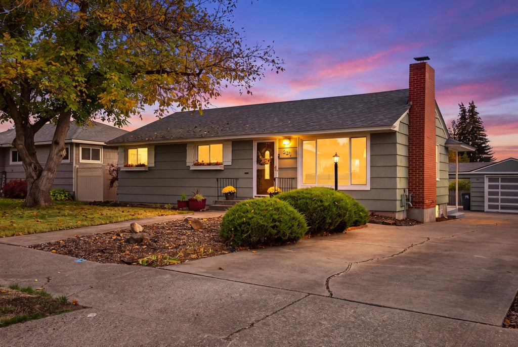 Photo of 2211 W Walton Ave, Spokane, WA 99205 (MLS # 202625805)