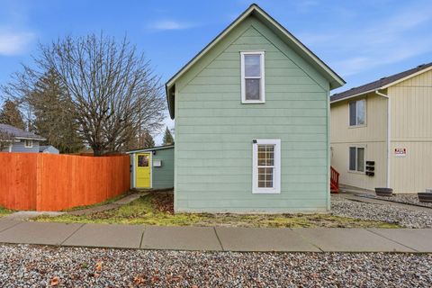 Photo of 117 4th St, Cheney, WA 99004 (MLS # 202527768)