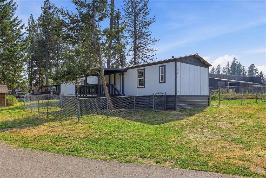 Photo of 35312 N Newport Hwy, Chattaroy, WA 99003 (MLS # 202622213)