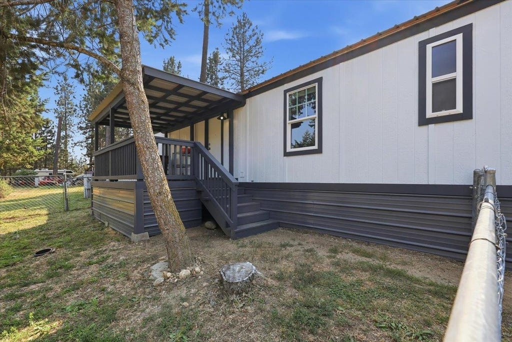 Photo of 35312 N Newport Hwy, Chattaroy, WA 99003 (MLS # 202622213)