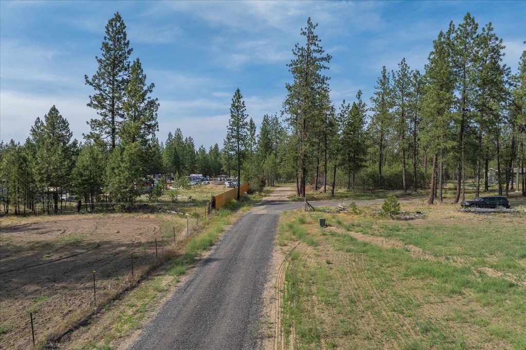 Photo of 5123 E Chattaroy Rd, Chattaroy, WA 99003 (MLS # 202527493)