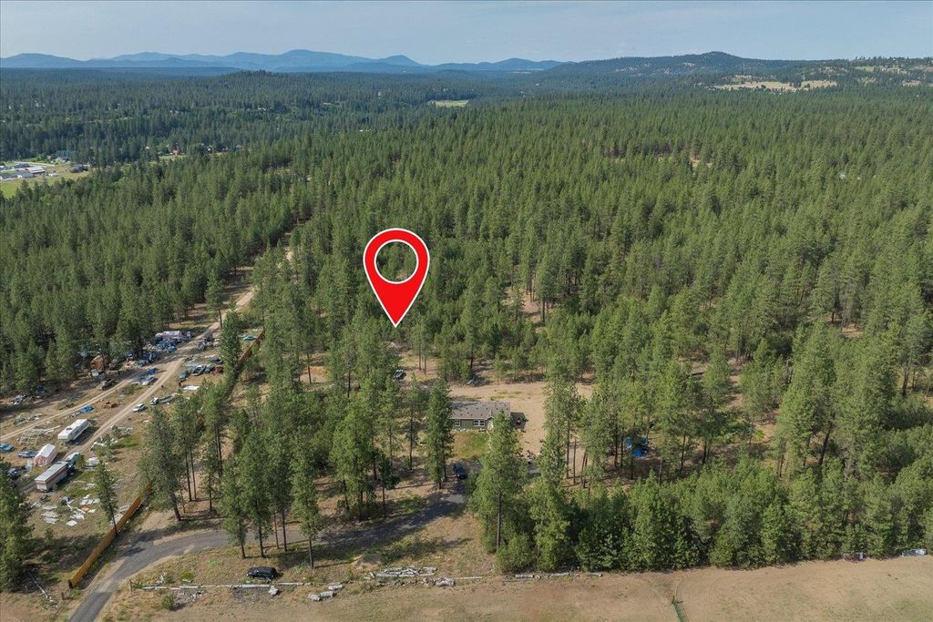 Photo of 5123 E Chattaroy Rd, Chattaroy, WA 99003 (MLS # 202527493)