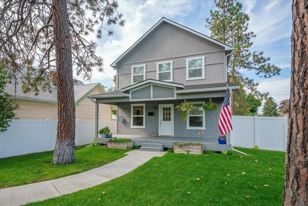 Photo of 4621 N Whitehouse St, Spokane, WA 99205 (MLS # 202625617)