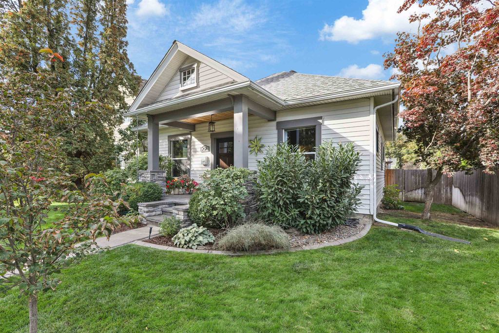 Photo of 2518 S Lamonte Ave, Spokane, WA 99203 (MLS # 202525590)