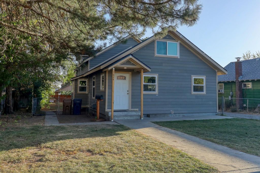 Photo of 1624 E Liberty Ave, Spokane, WA 99207 (MLS # 202525421)