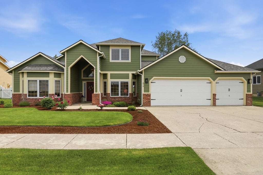Photo of 814 N High Desert Dr, Deer Park, WA 99006 (MLS # 202618748)