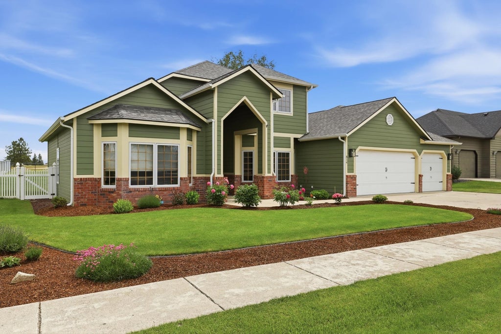 Photo of 814 N High Desert Dr, Deer Park, WA 99006 (MLS # 202618748)