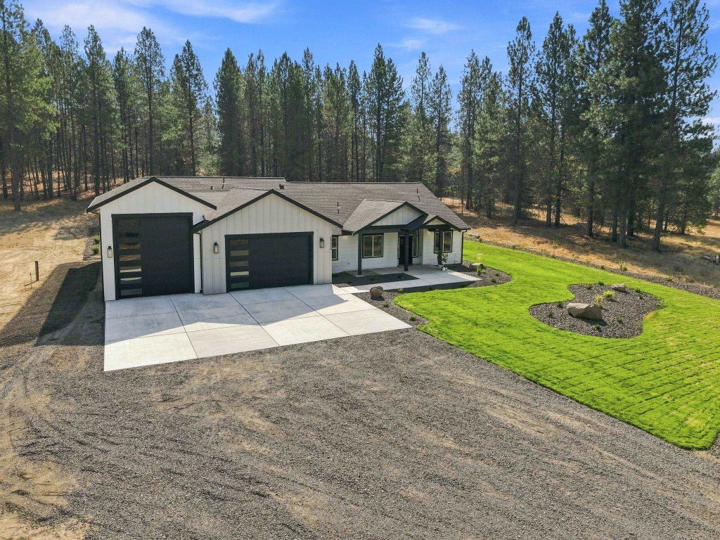 Photo of 28230 N Hardesty Rd, Chattaroy, WA 99003 (MLS # 202623441)