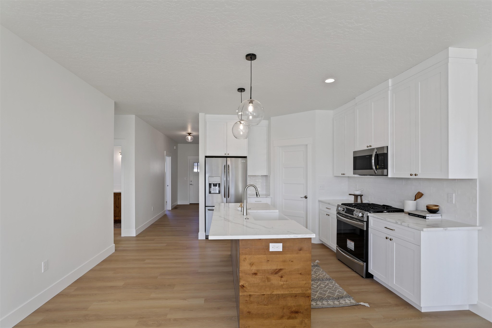 Photo 4 of 19 of 1109 N Country Club Dr condo