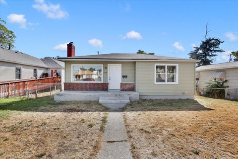 Photo of 1308 E Lacrosse Ave, Spokane, WA 99207 (MLS # 202526752)