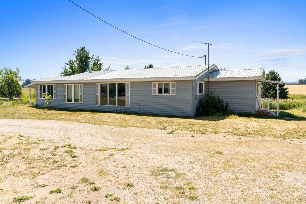 Photo of 4616 S Highway 395, Clayton, WA 99110 (MLS # 202616174)