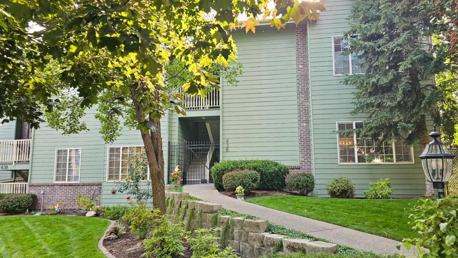 438 S Coeur d'Alene St - Photo 2